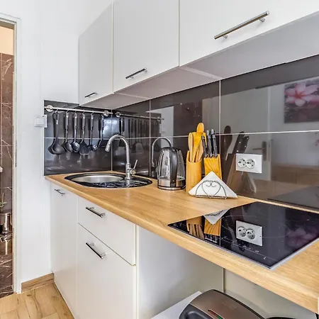 Apartament Gorgeous In With Wifi Banjole