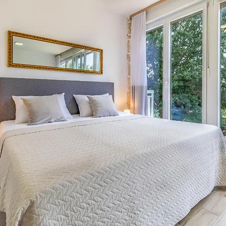 2 Bedroom Cozy In 아파트