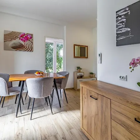 2 Bedroom Cozy In *