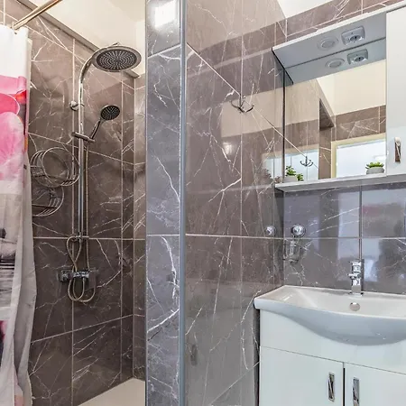 Gorgeous In With Wifi Apartament