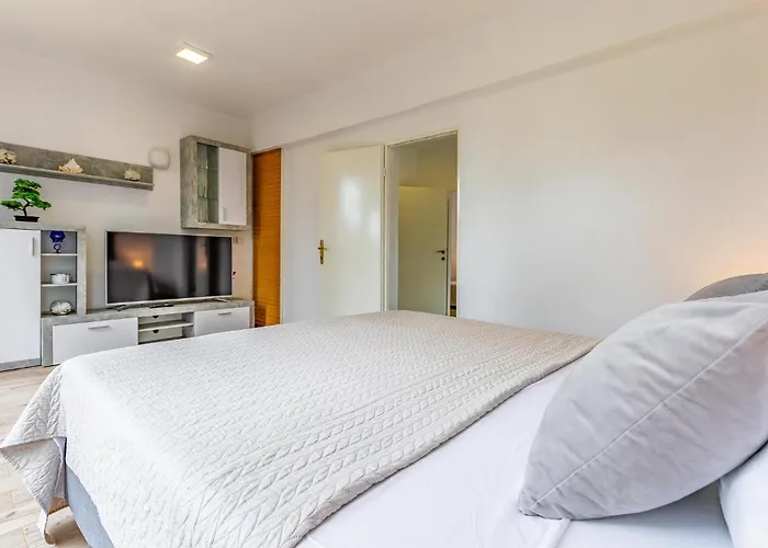 아파트 2 Bedroom Cozy In 반졸레